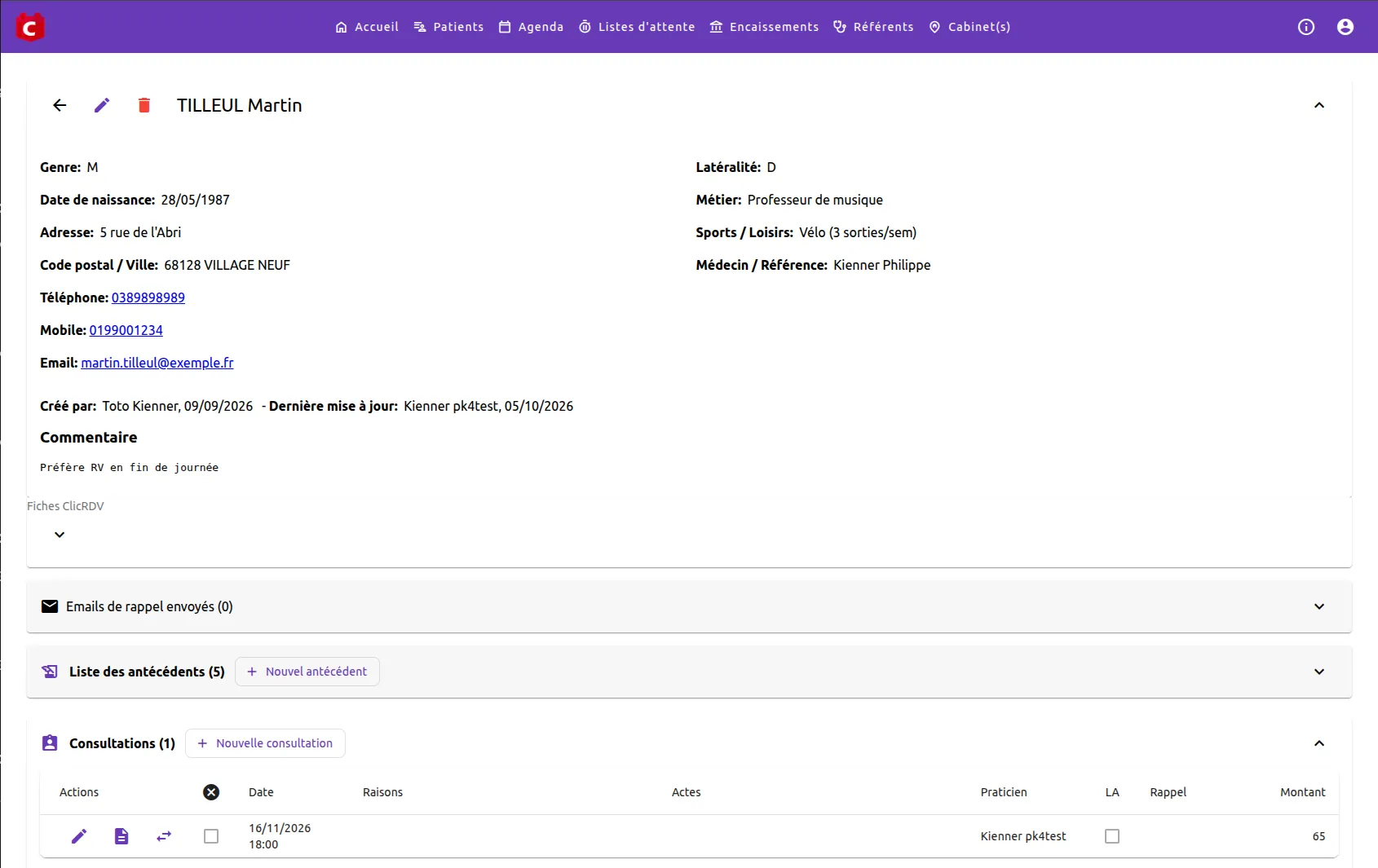 Dossier d'un patient fictif dans CalConsult : coordonnées, informations personnelles, commentaire, antécédents et consultations.